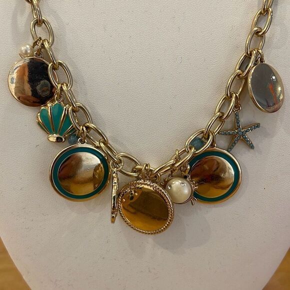 Crown & Ivy Womens Montauk Weekend Sea Charm Bracelet‎ Goldtone NWT - Picture 3 of 6